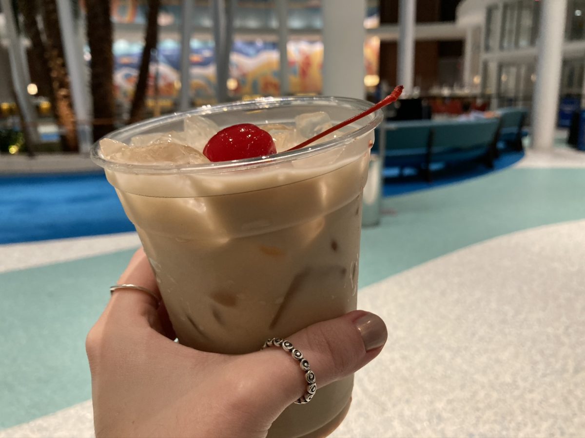 director-hhn-drink-swizzle2-2333724
