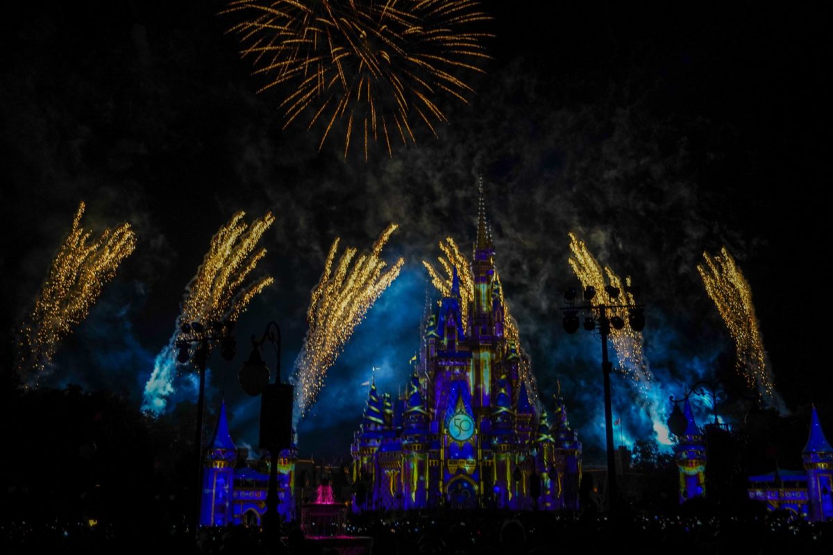 disney-enchantment-fireworks-cinderella-castle-2507-7004980