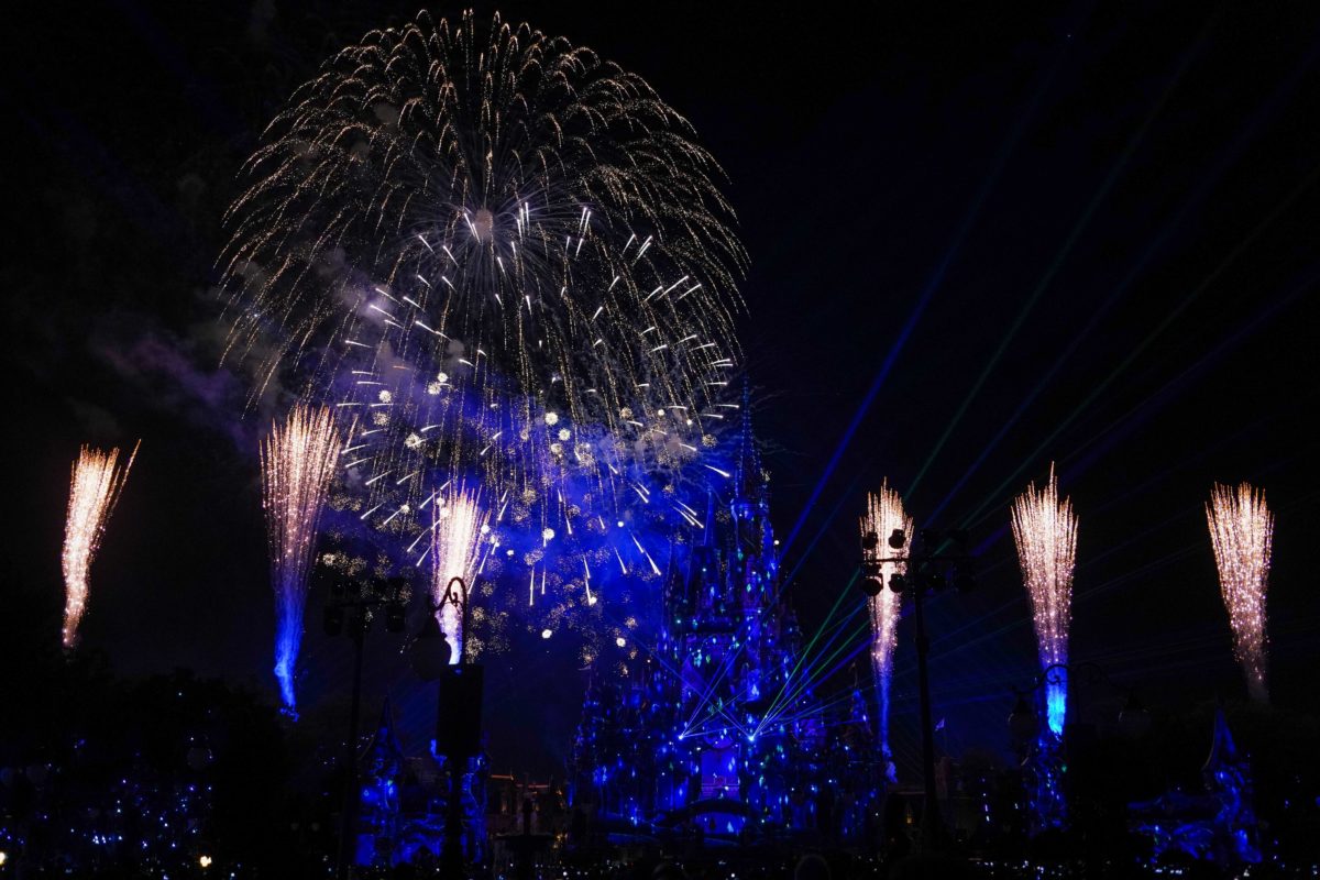 disney-enchantment-fireworks-cinderella-castle-b-2560-5578666
