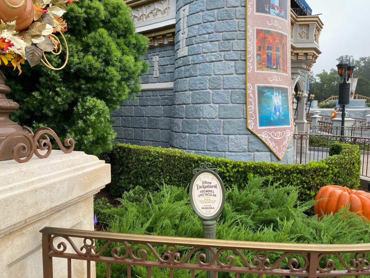 disney-enchantment-sign-3-2195975