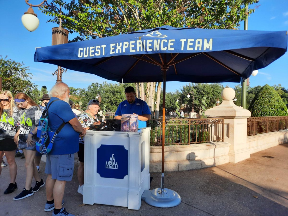 guest-experience-team-magic-kingdom-085423-8397831