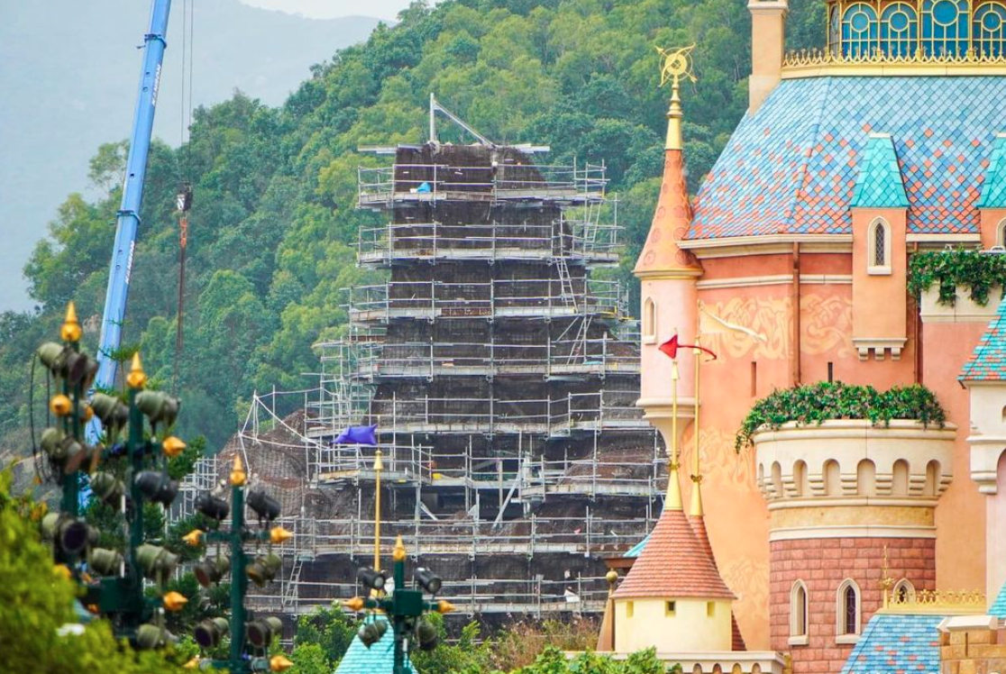 hong-kong-arendelle-world-of-frozen-construction-4-8943417