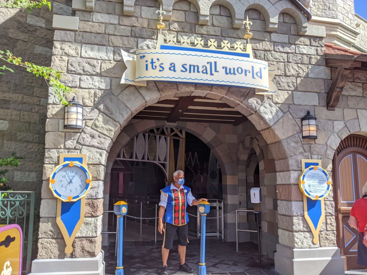 its-a-small-world-lightning-lane-110454-1064902