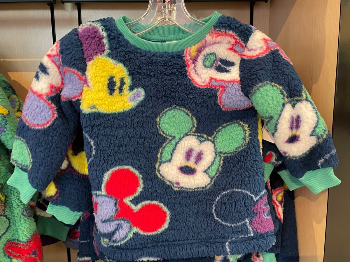 mickey-minnie-donald-fuzzy-sweaters-1-8305129