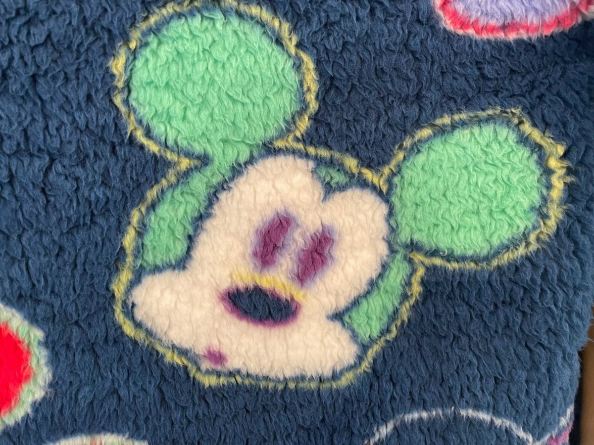 mickey-minnie-donald-fuzzy-sweaters-2-3338831