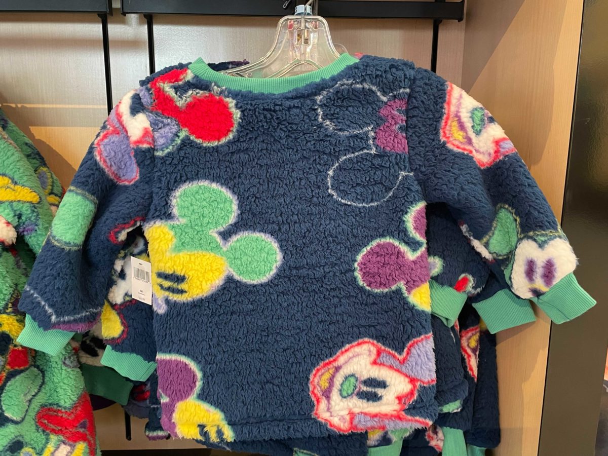 mickey-minnie-donald-fuzzy-sweaters-3-3289189