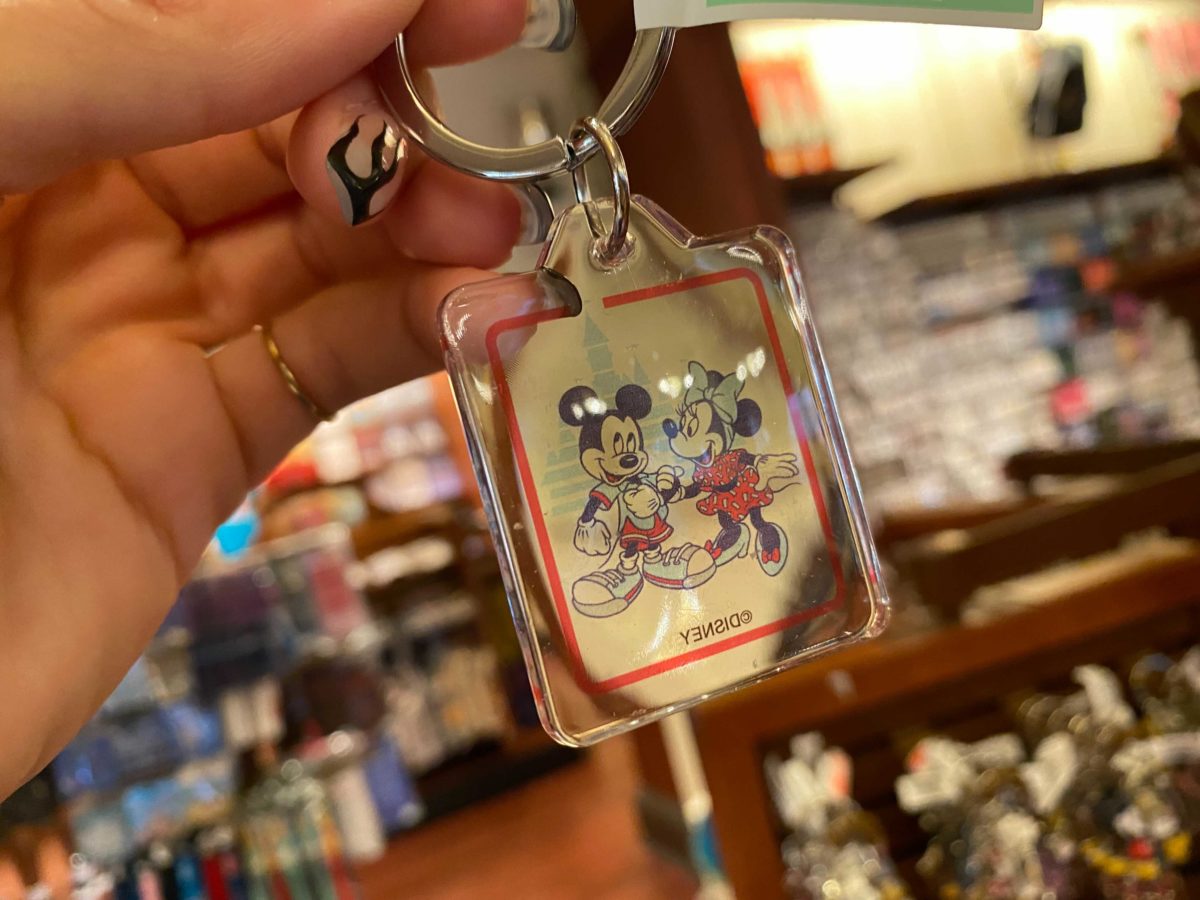 mickey-minnie-keychain-1-6759711