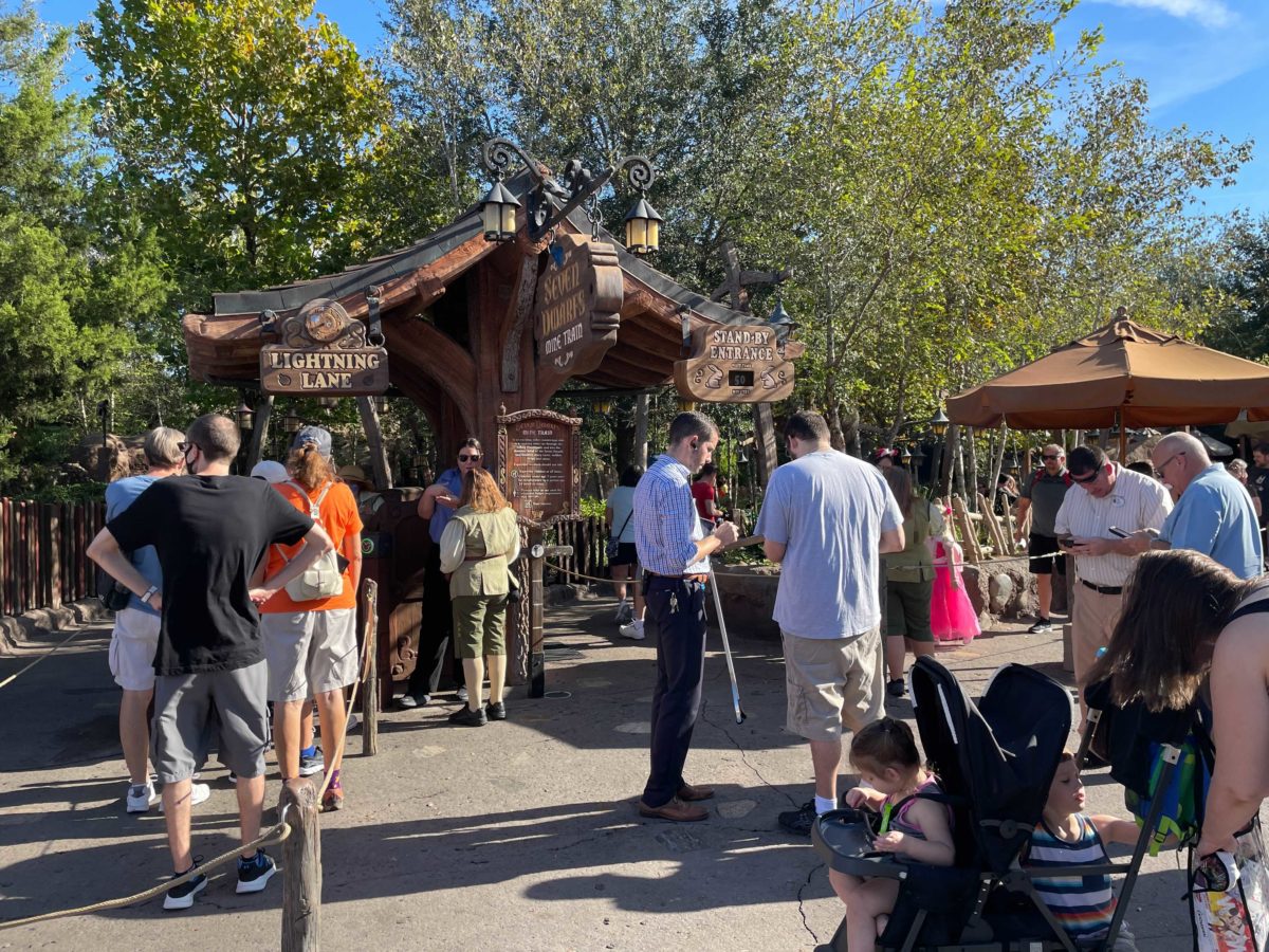mine-train-crowd-b-1-2059475