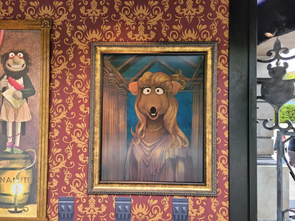 muppets-haunted-mansion-photo-op-props-10
