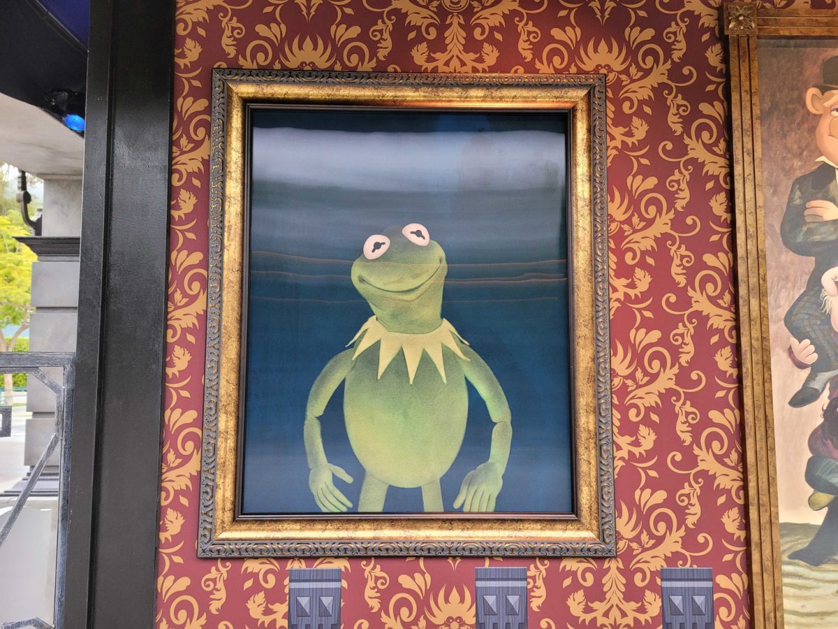 muppets-haunted-mansion-photo-op-props-15