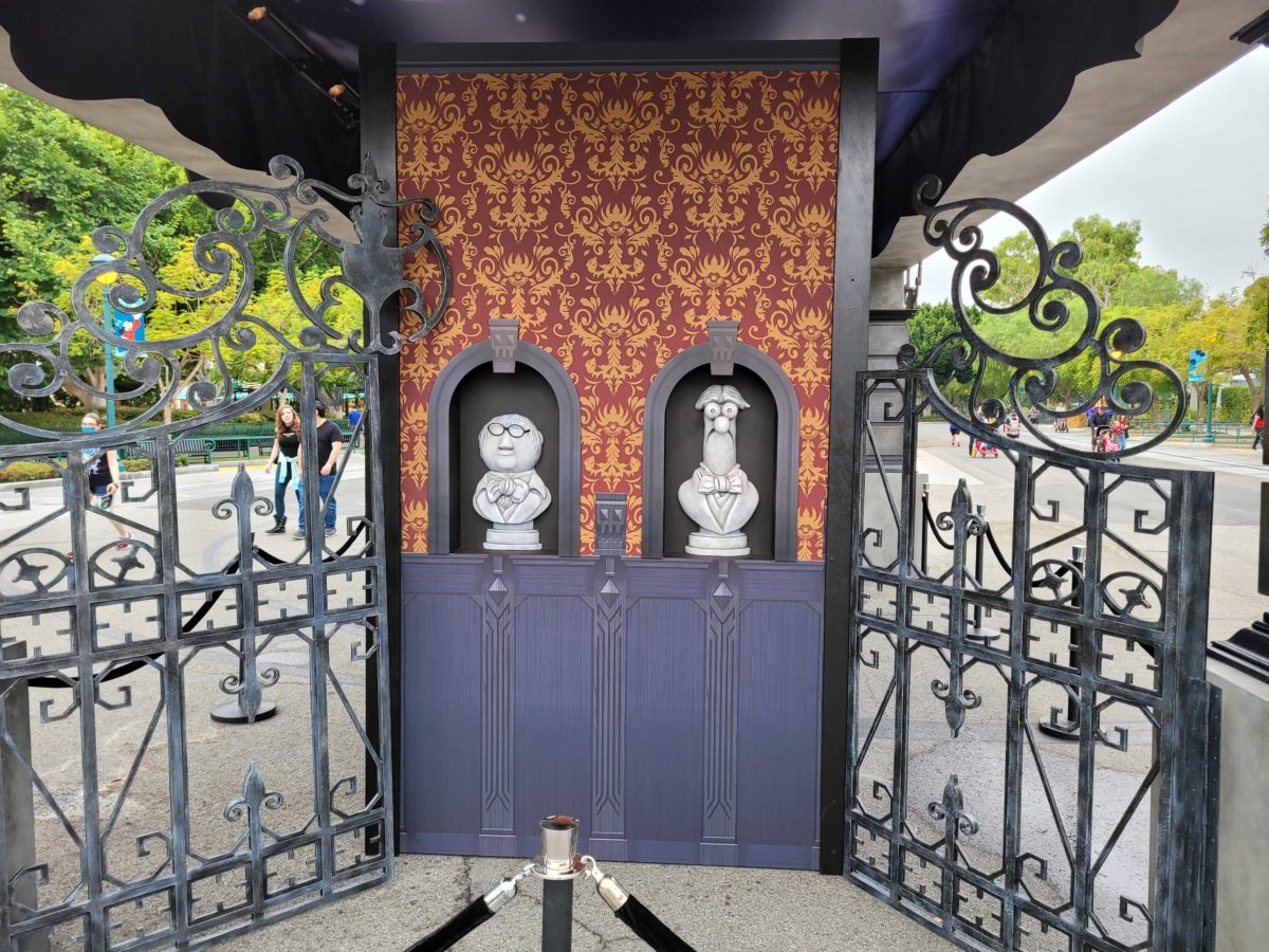 muppets-haunted-mansion-photo-op-props-7