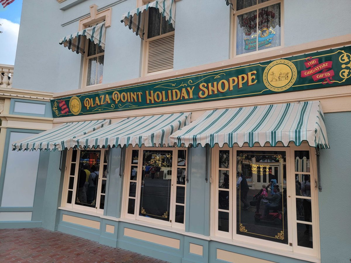 plaza-point-holiday-shoppe-085523-1619305