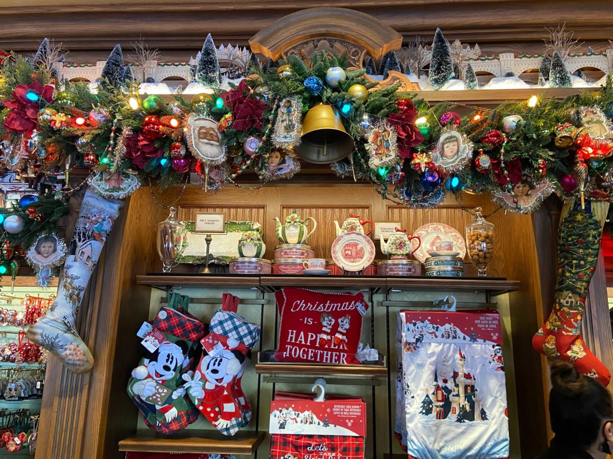 plaza-point-holiday-shoppe-40-9014202