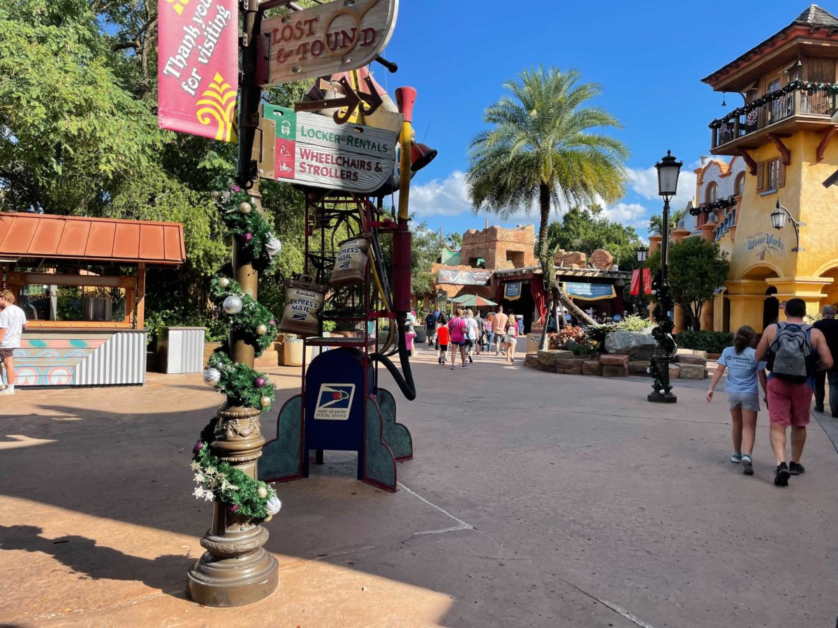 port-of-entry-christmas-decorations-32-2930936