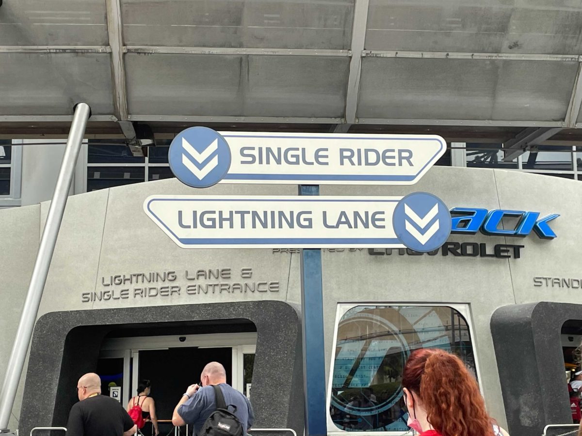 test-track-lightning-lane-single-rider-directional-signs-3-4487891