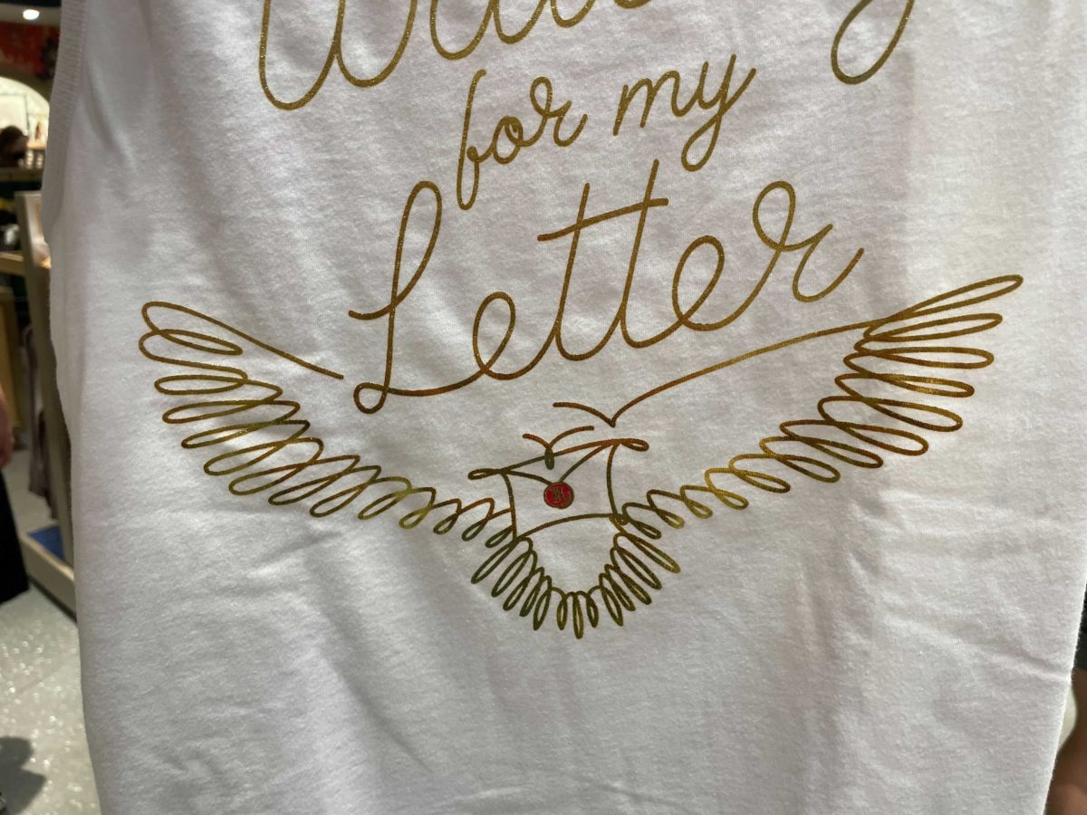 white-waiting-on-letter-shirt-3-7051659