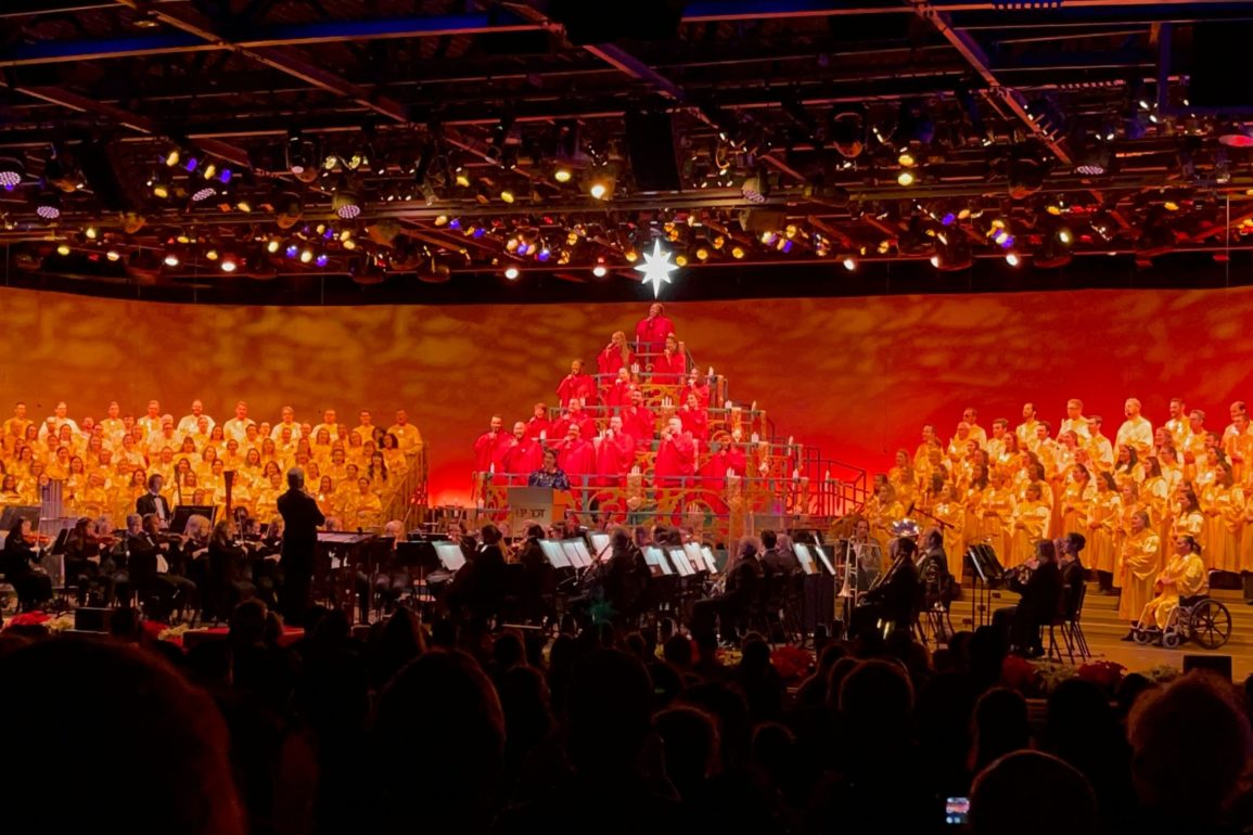 2021-epcot-candlelight-processional-5-8413180