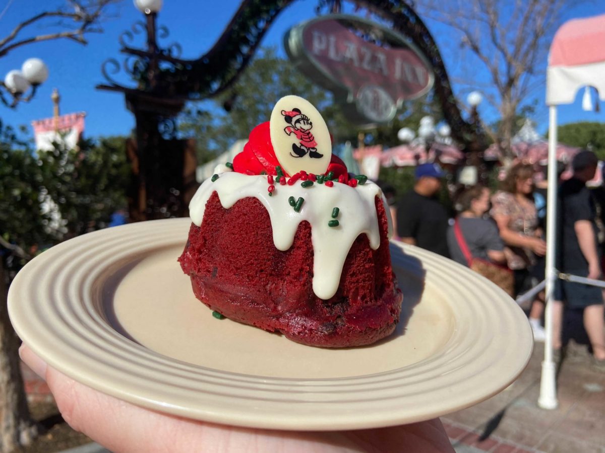 chocolate-chip-red-velvet-bundt-cake-5-3633495