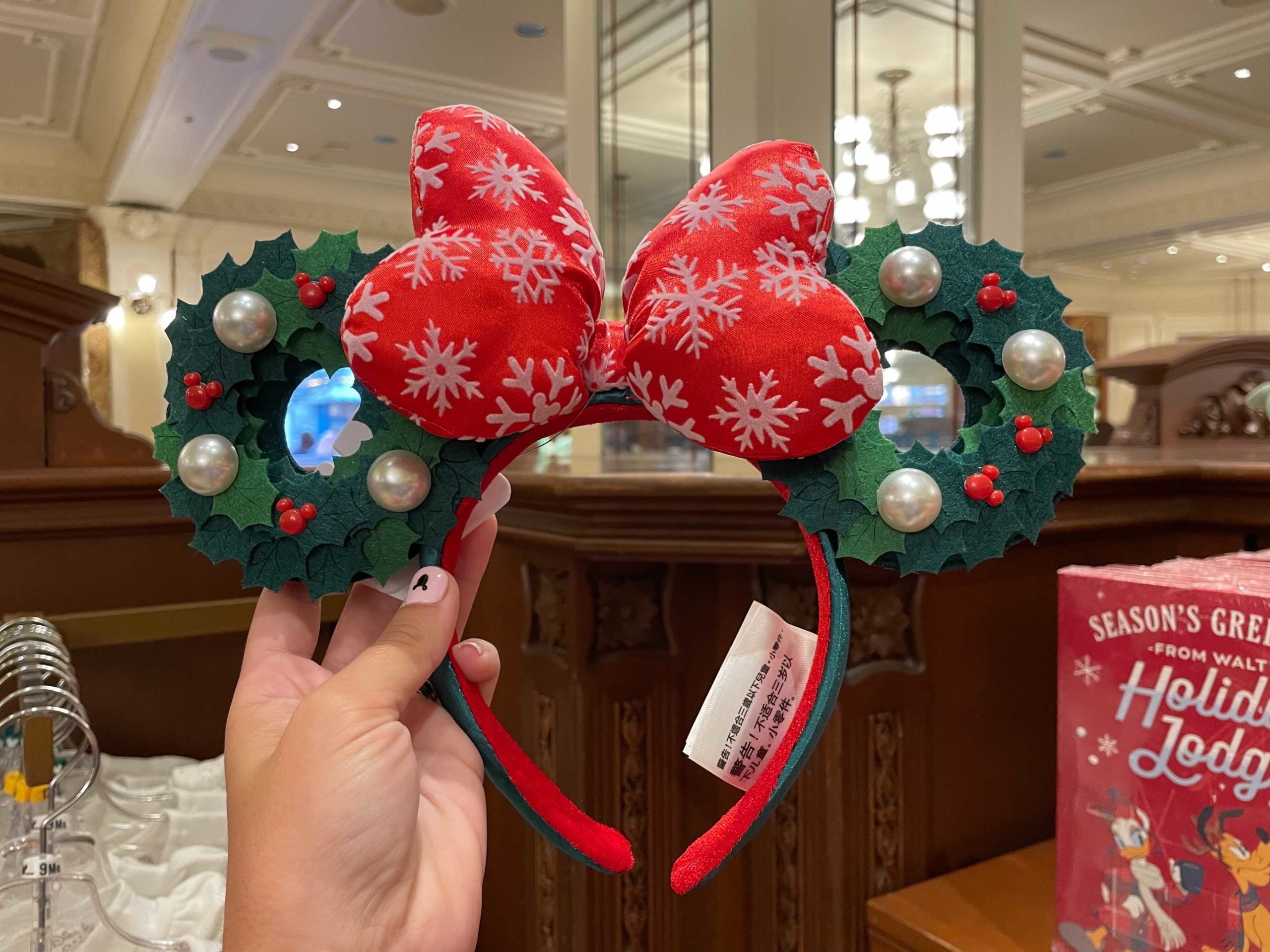 Ear Holders Mickey and Minnie Christmas Wreath Ear Holder and Pin Lanyard