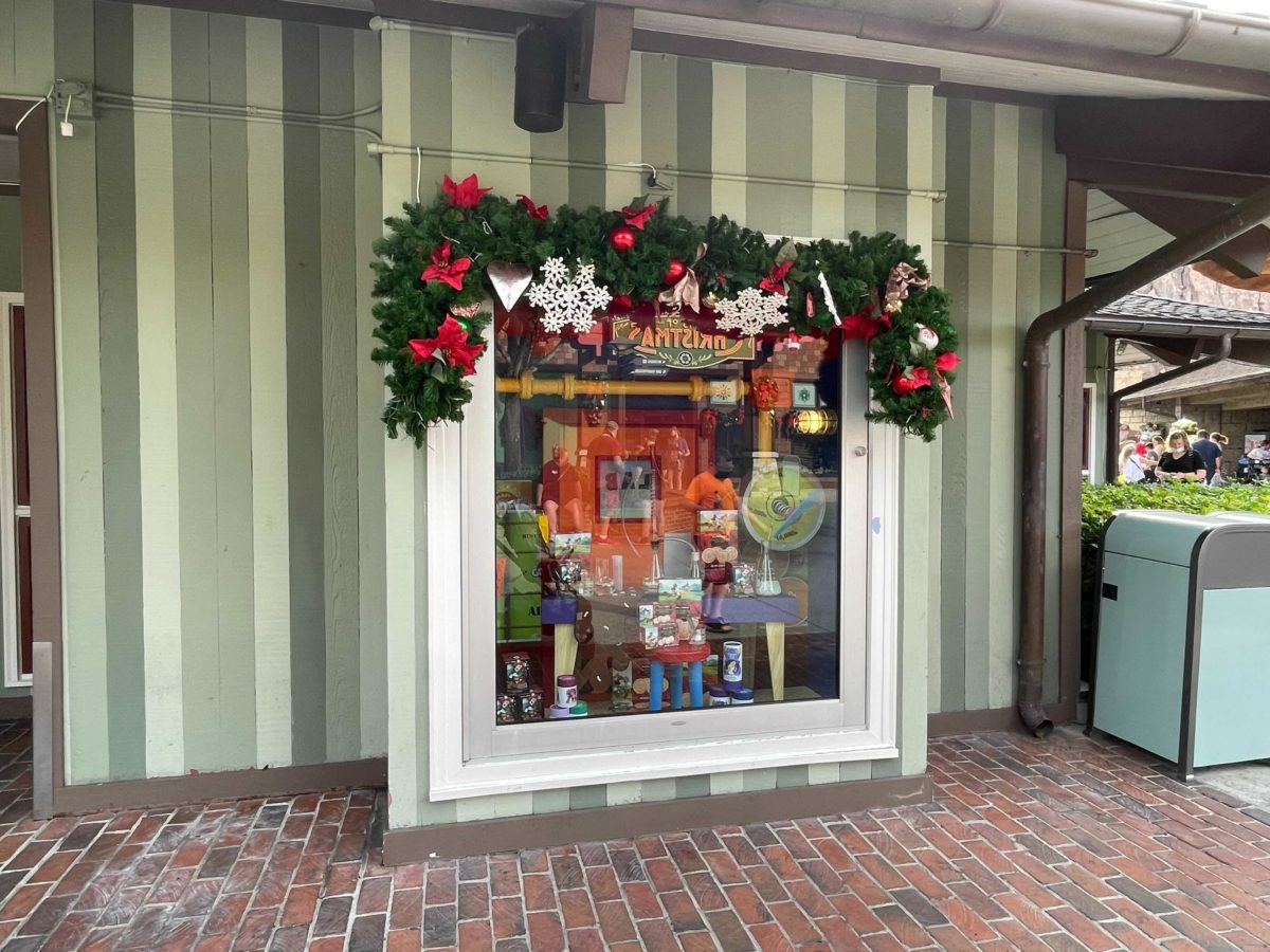 disney-springs-holiday-decorations-2021-11-05t102002-477-7963823