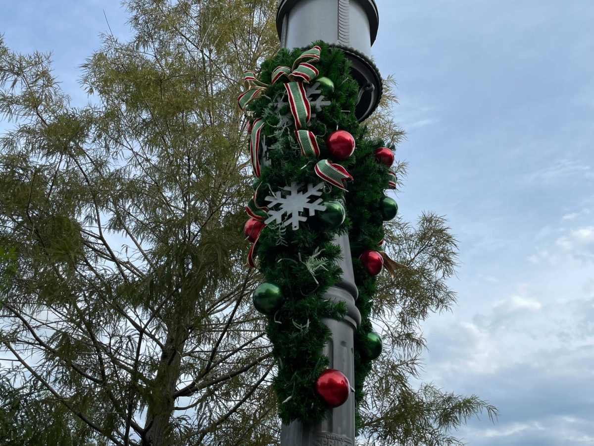 disney-springs-holiday-decorations-2021-11-05t102025-282-5526716