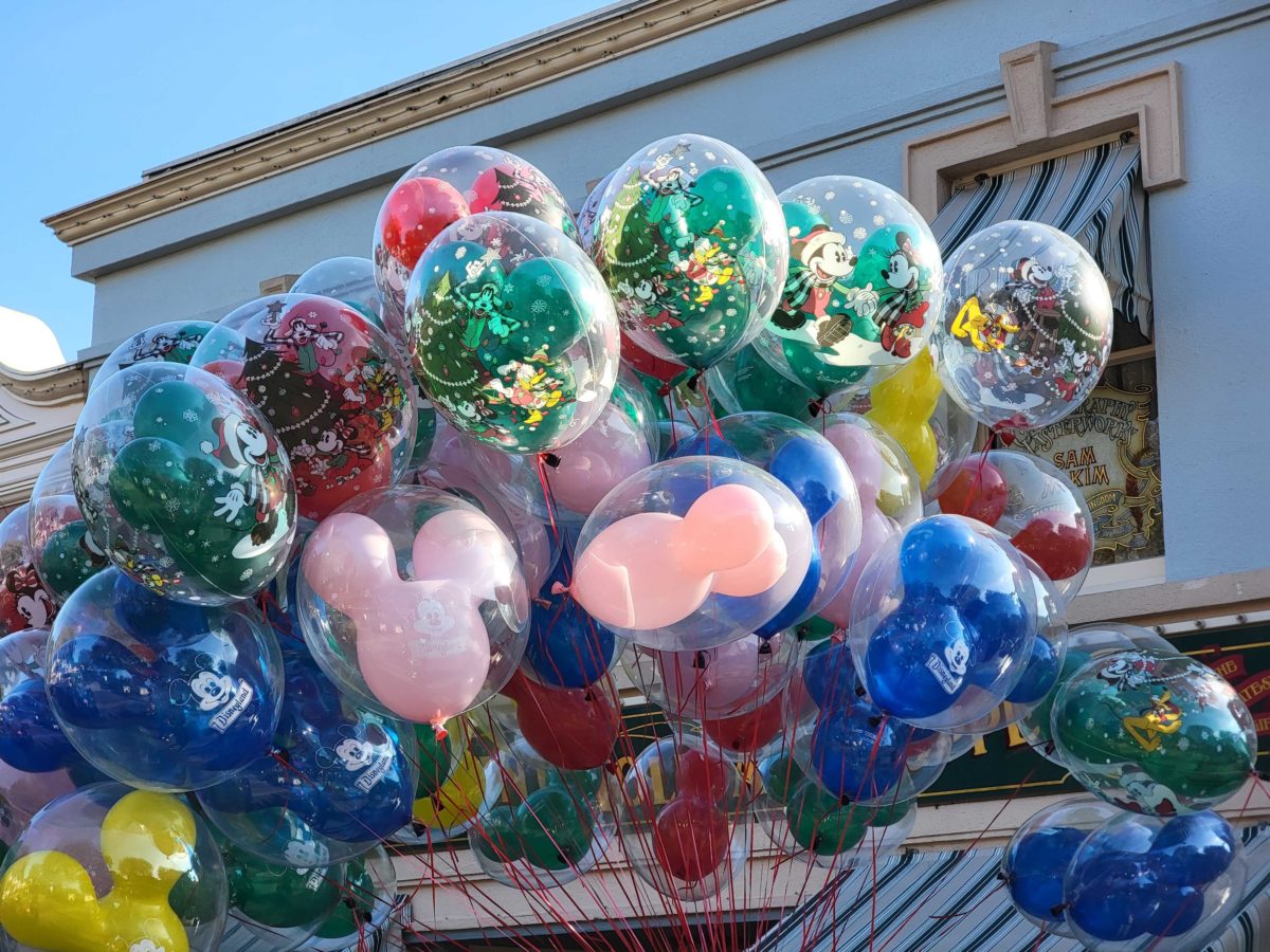 disneyland-holiday-balloons-142153-3288870