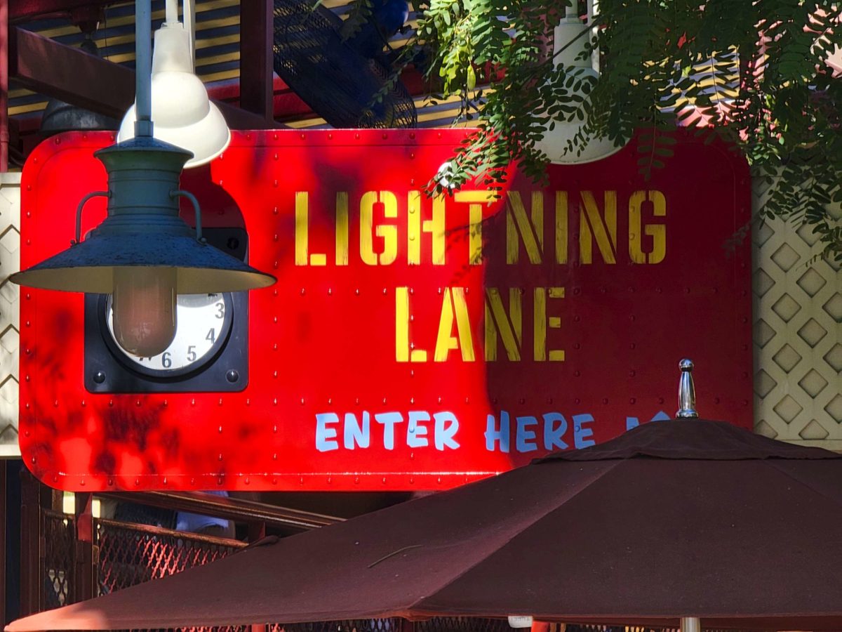 goofy-sky-school-lightning-lane-sign