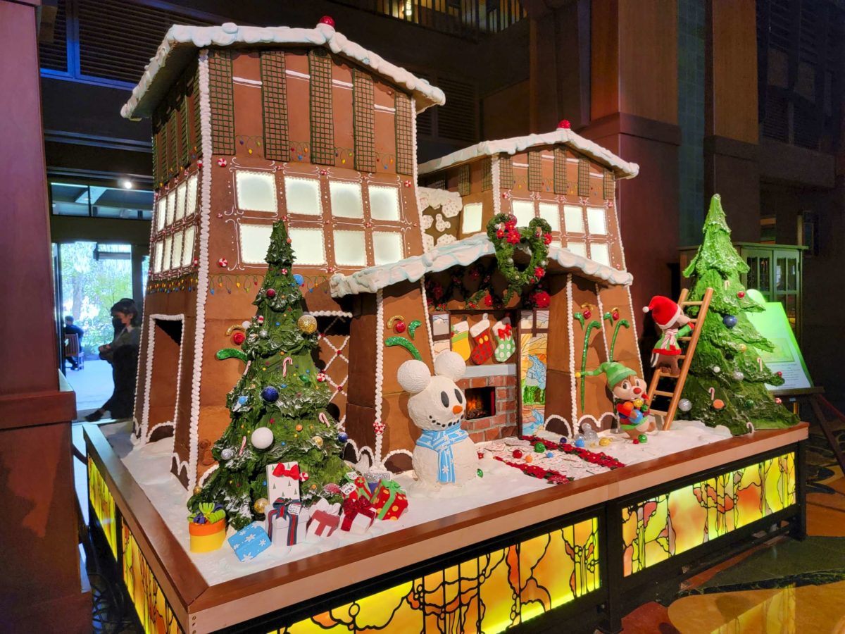grand-californian-hotel-gingerbread-house-finished-2