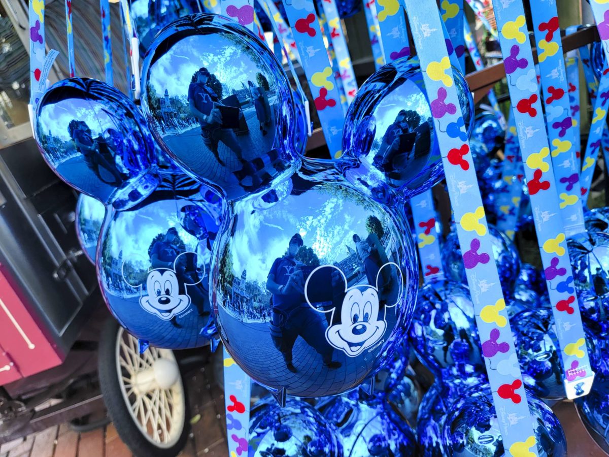 metallic-blue-mickey-balloon-popcorn-buckets