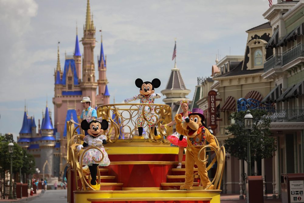 mickey-and-friends-cavalcade-2-scaled-1-8699058