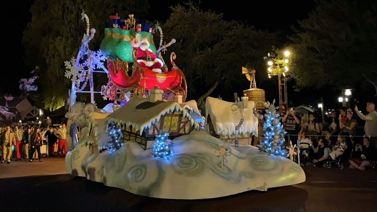 mickeys-once-upon-a-christmastime-parade-8-6725755