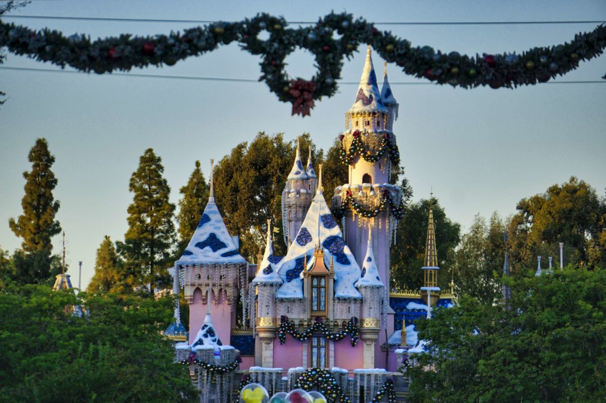 sleeping-beauty-castle-at-sunset-holiday-deco