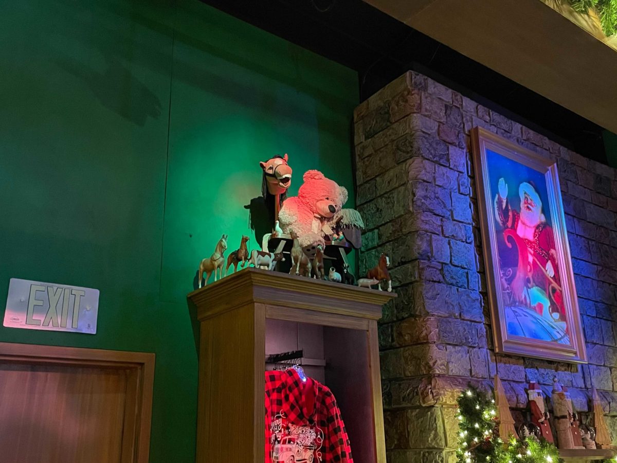 usf-2021-holiday-tribute-store-35-6411102