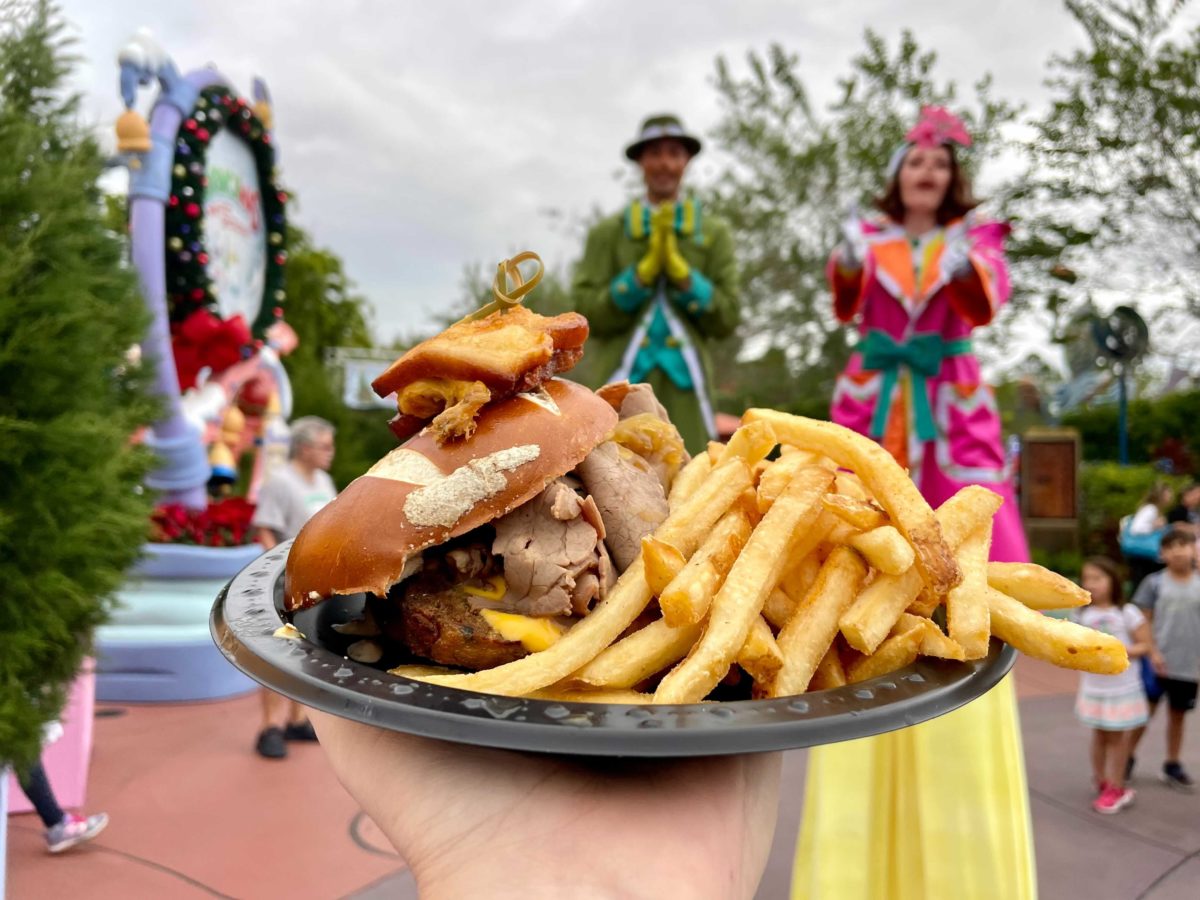 universal-orlando-seuss-landing-roast-beast-sandwich-holidays-2021-review-6-2559871