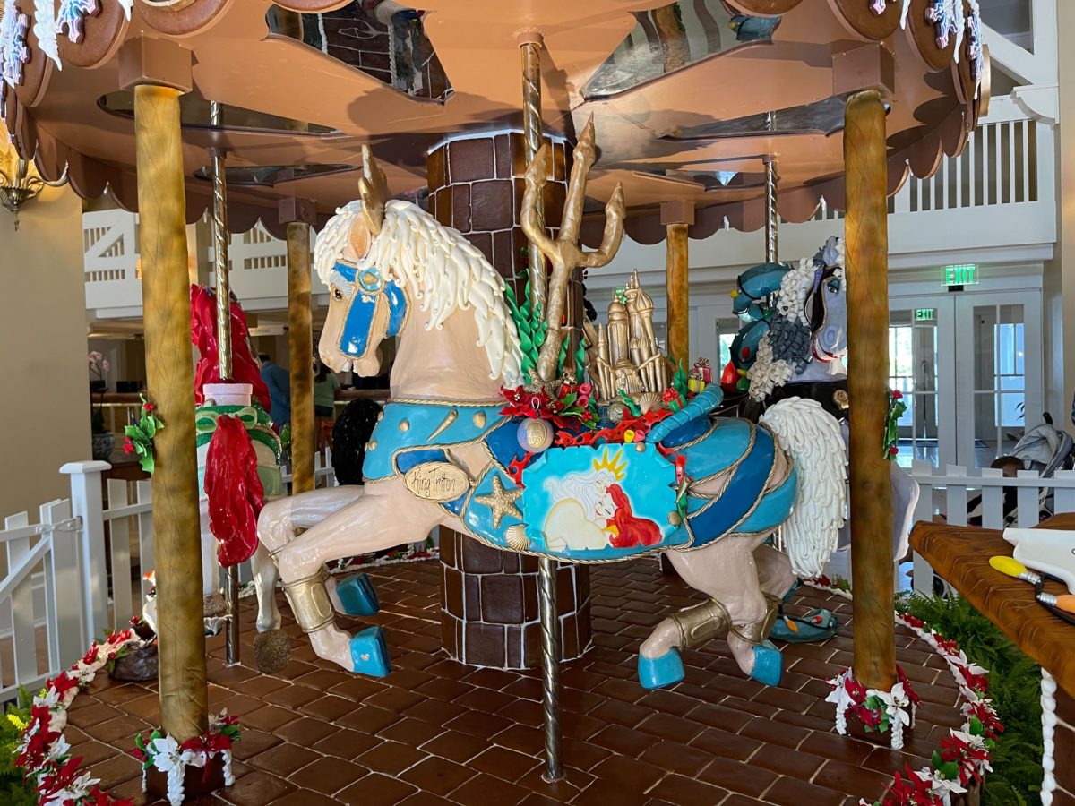 beach-club-carrousel-gingerbread-20-9318675
