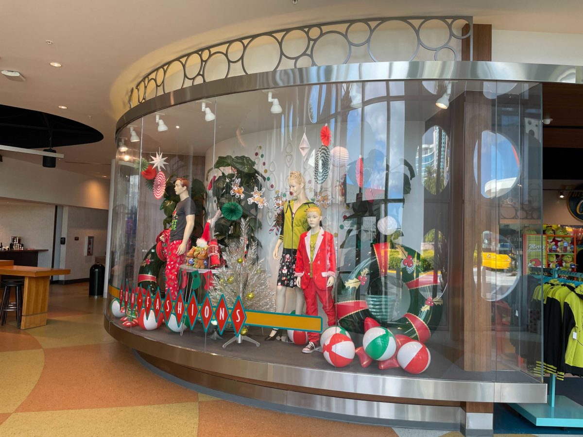 cabana-bay-christmas-decorations-18-4999163
