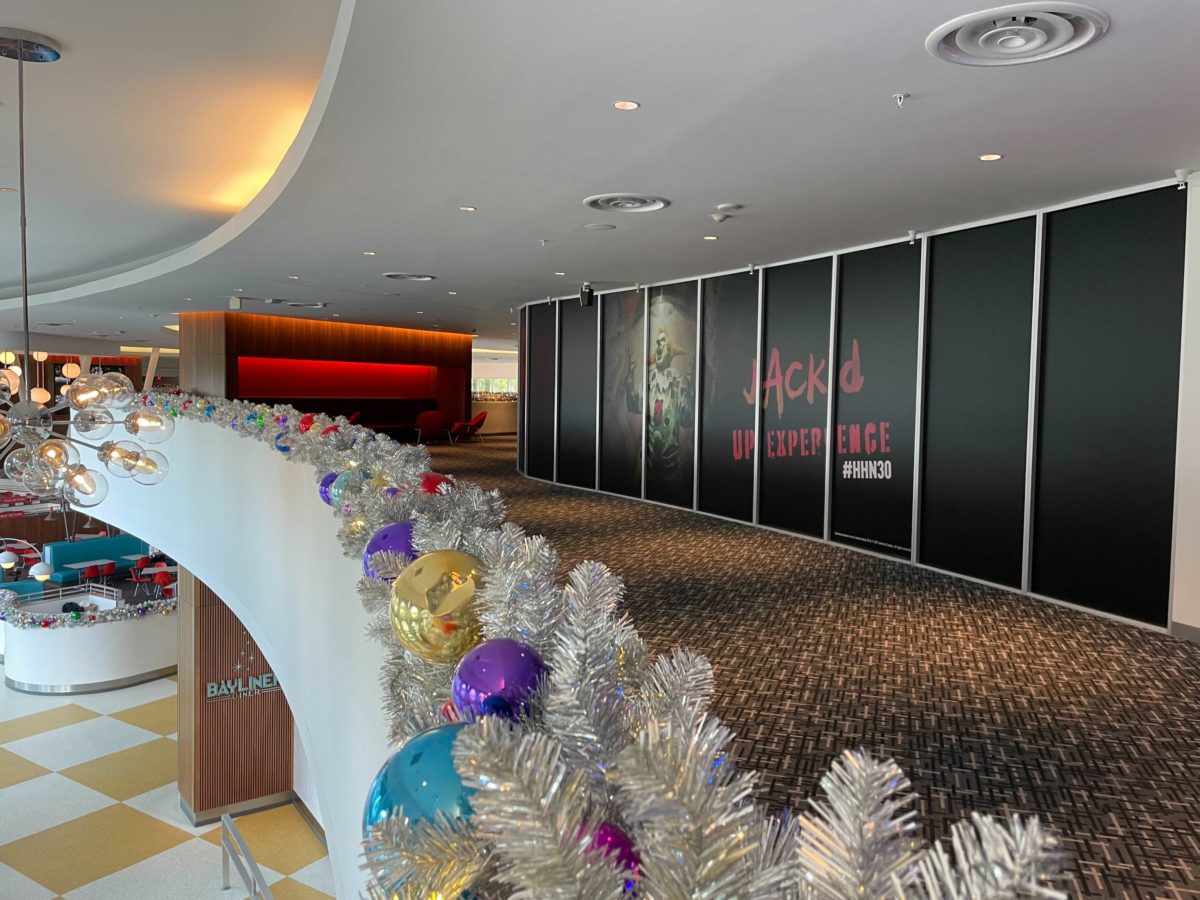 cabana-bay-christmas-decorations-29-7358703