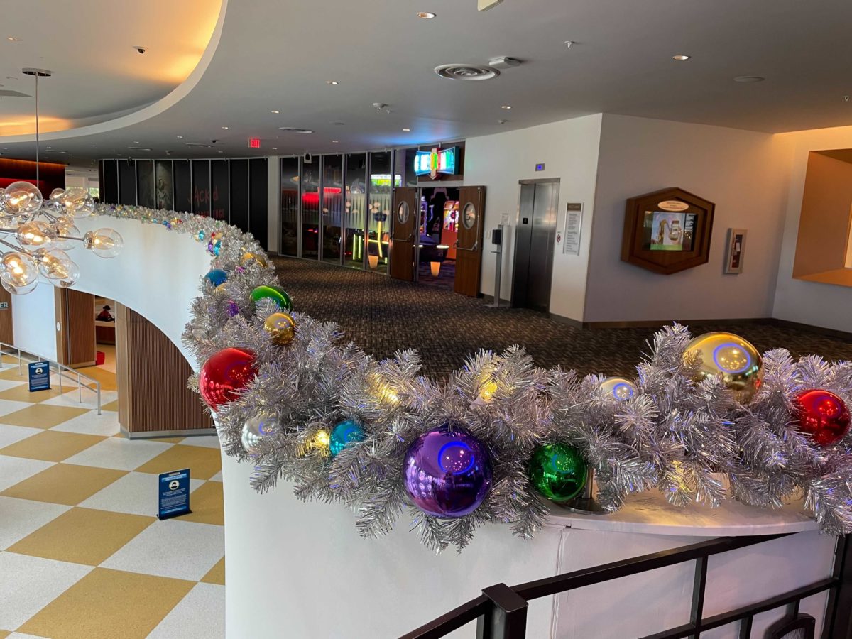 cabana-bay-christmas-decorations-33-9425496
