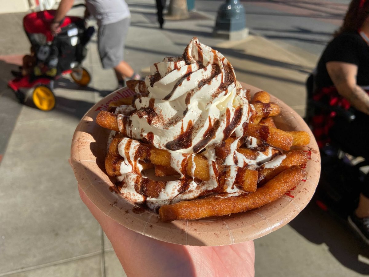 chocolate-marshmallow-funnel-cake-fries-3