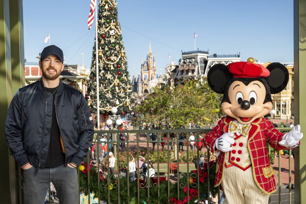 chris-evans-with-mickey-mouse-5852922