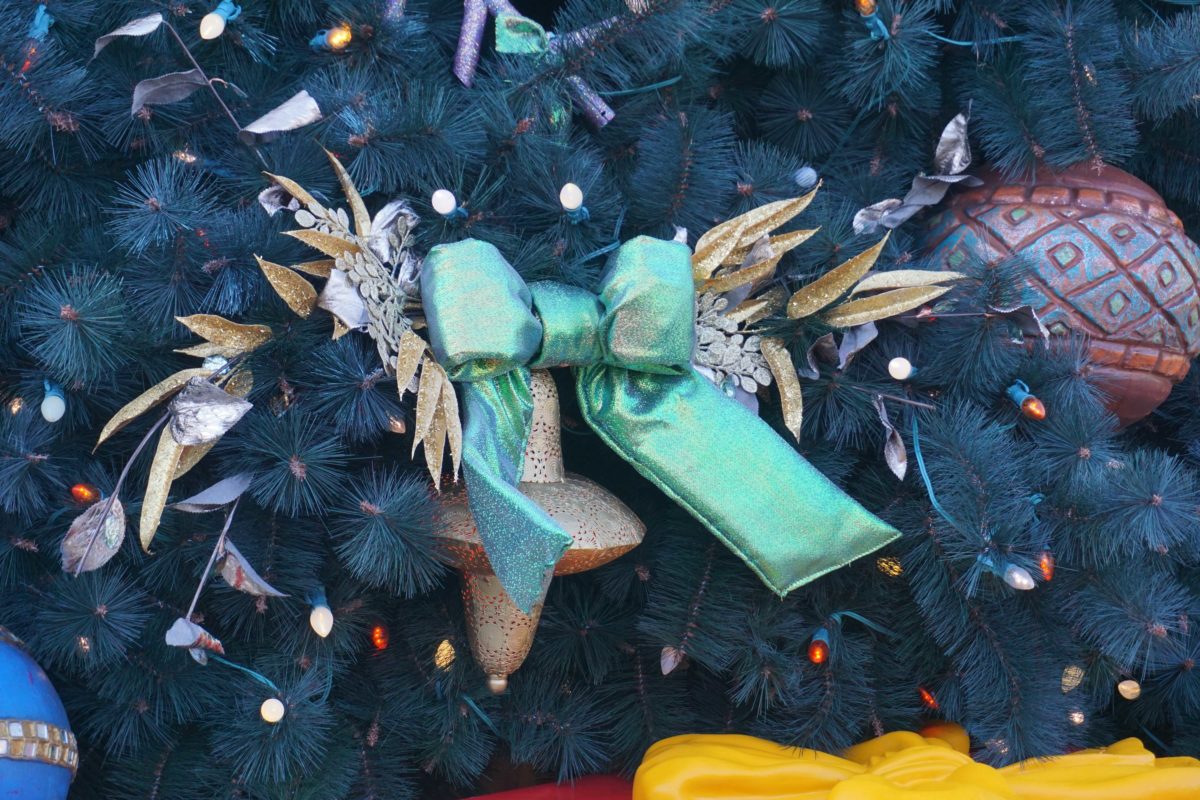 dak-entrance-christmas-tree-21