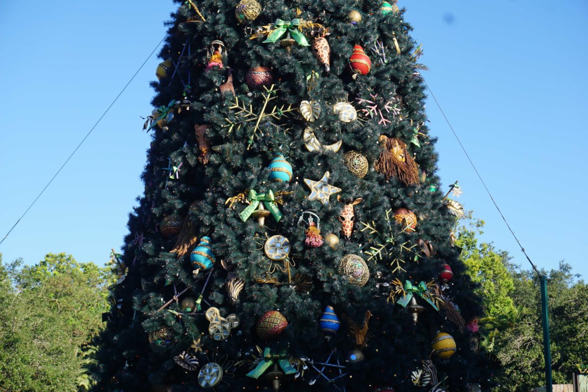 dak-entrance-christmas-tree-8
