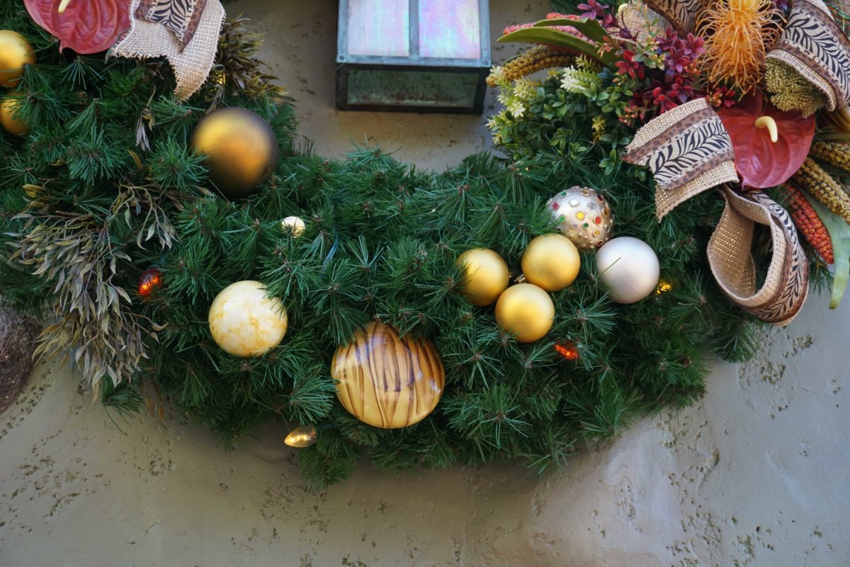 dak-entrance-holiday-decorations-14