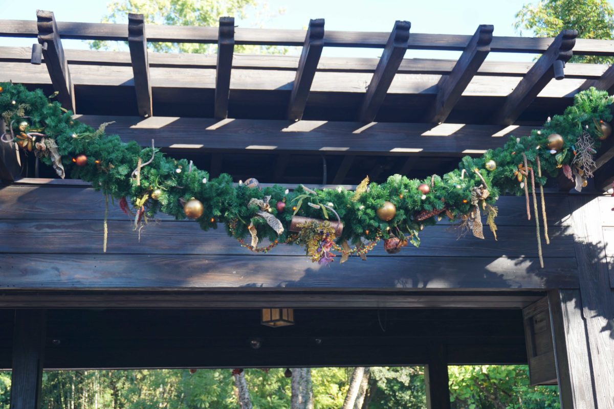 dak-entrance-holiday-decorations-21