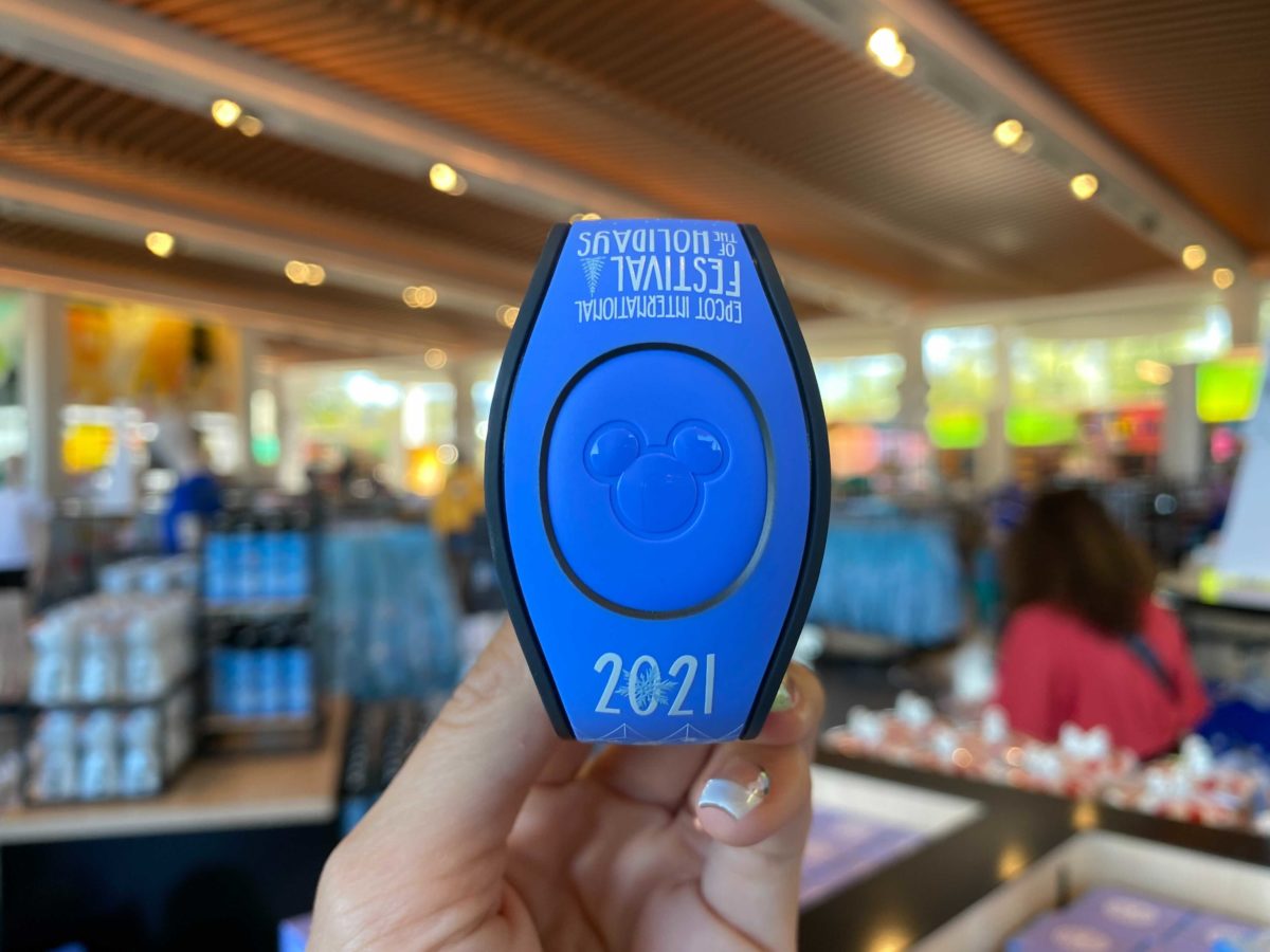 Details about   Disney Festival Of The Holidays 2020 Chip And Dale MagicBand New LE 1500