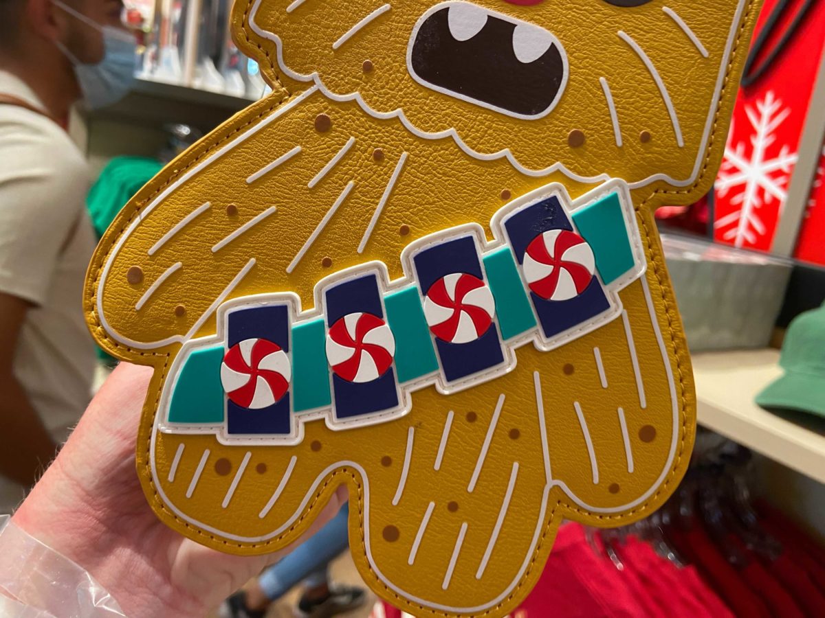 gingerbread-cookie-chewbacca-loungefly-bag-dl-4