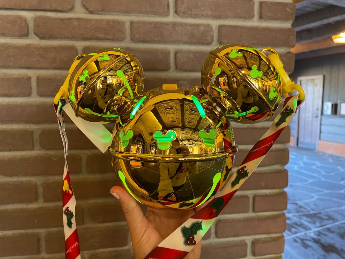 gold-mickey-jingle-bell-sipper-15