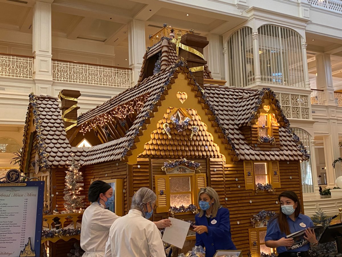 grand-floridian-gingerbread-house-2021-25-9119917