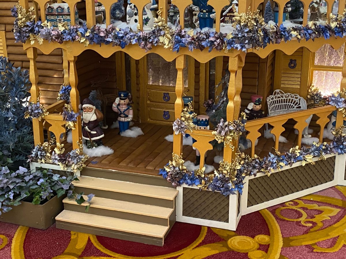 grand-floridian-gingerbread-house-2021-35-8511736