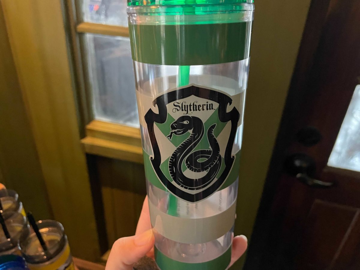 hogwarts-house-sippers-travel-mugs-10-9845937